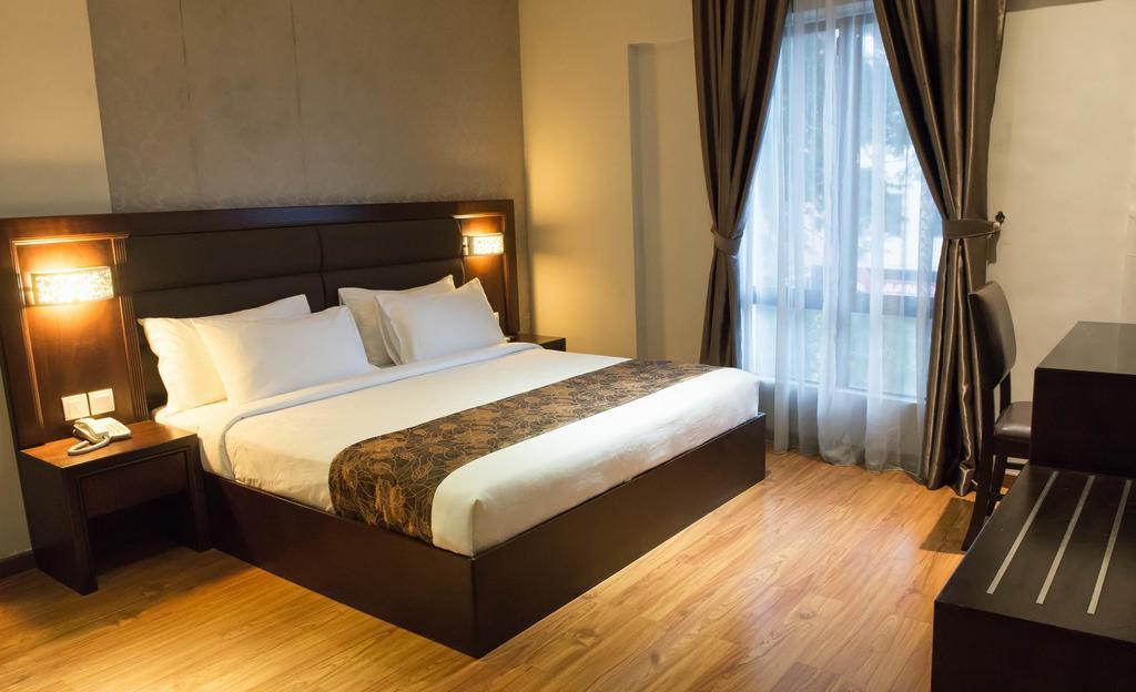 Castello Hotel Кулаи Экстерьер фото